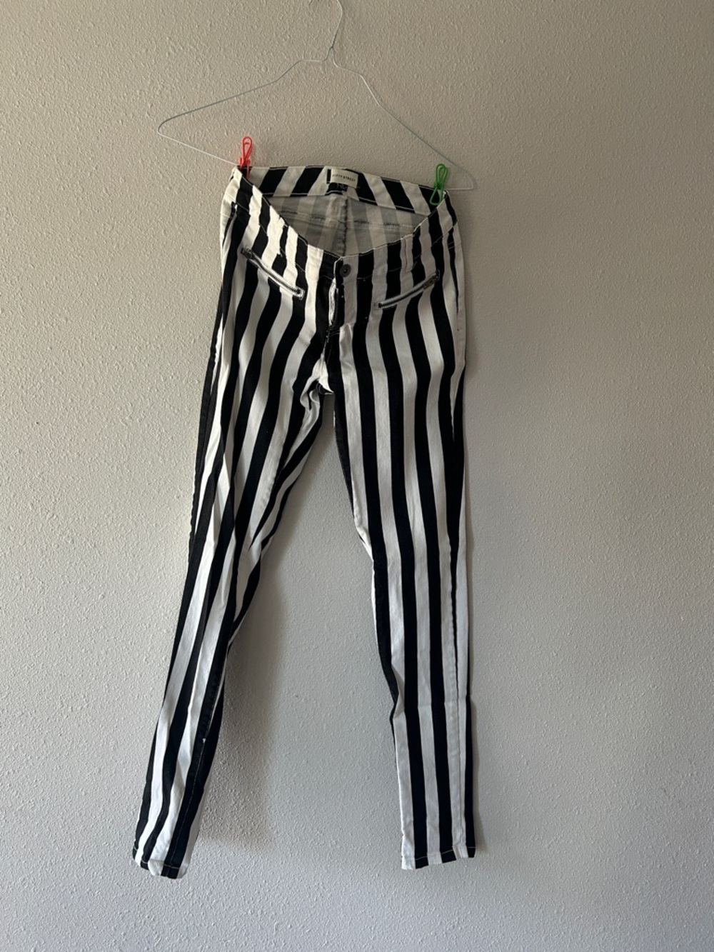 Fifty Street Women’s Black and White Vertical Stripe Skinny Jeans USED Size L